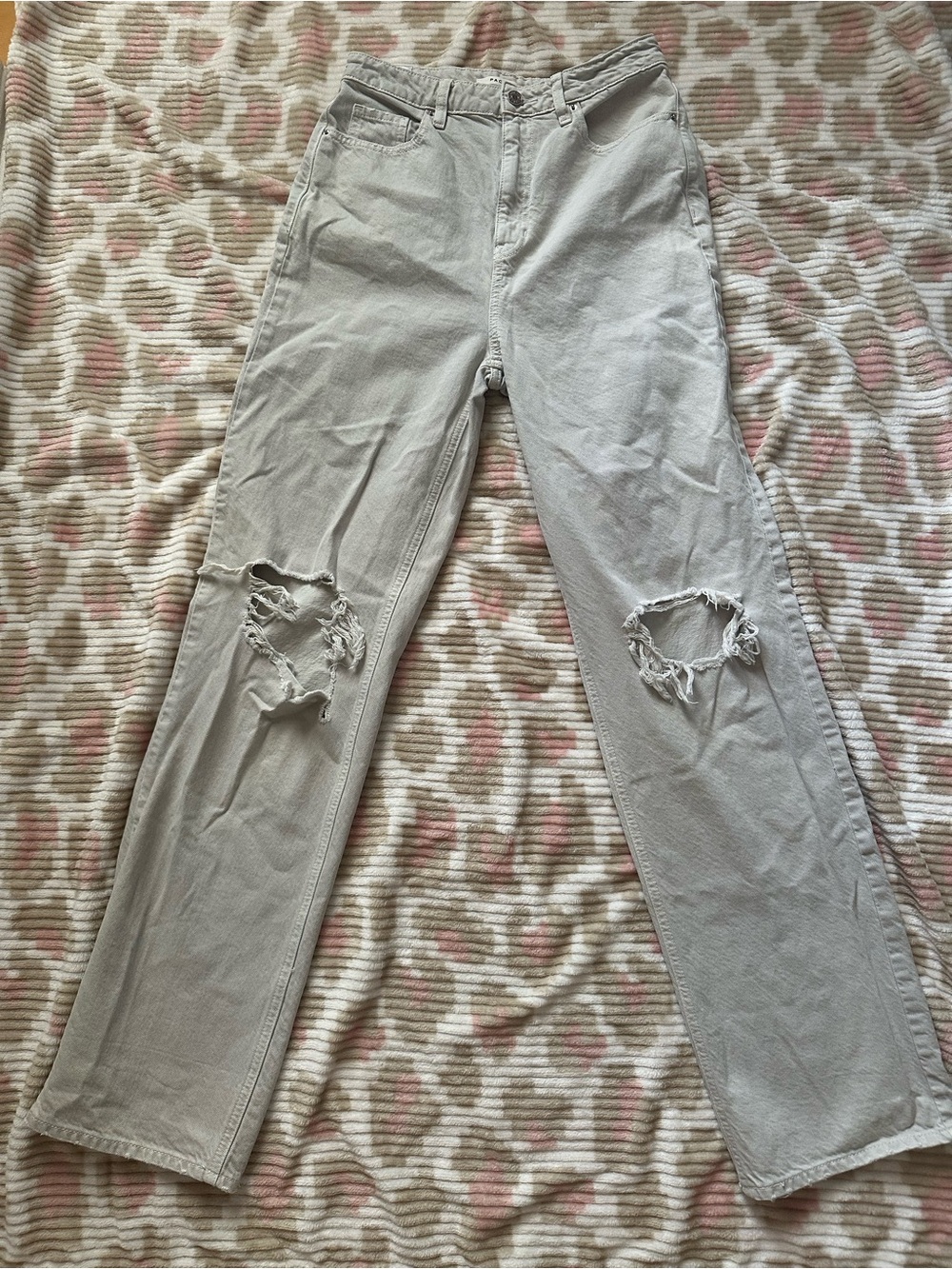 PacSun Cream/Tan Knee-Rip Jeans